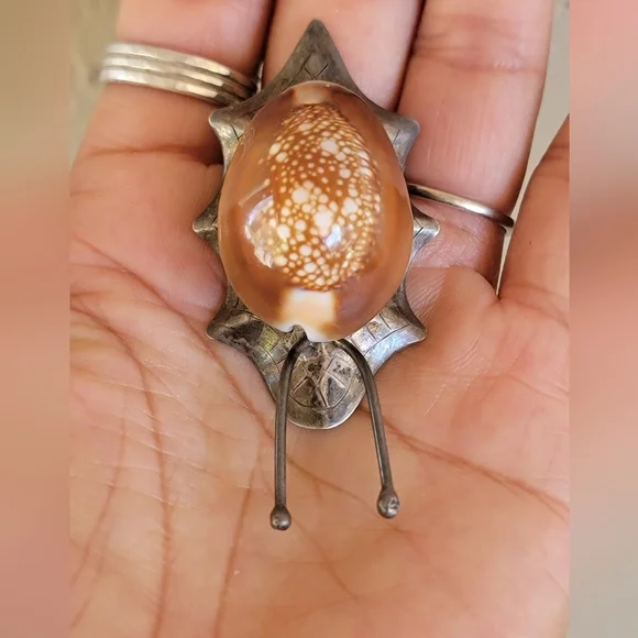 *RARE* epic genuine cowrie shell 925 sterling silver snail brooch
